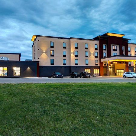 The Landing Hotel & Conference Centre St. Paul Екстериор снимка