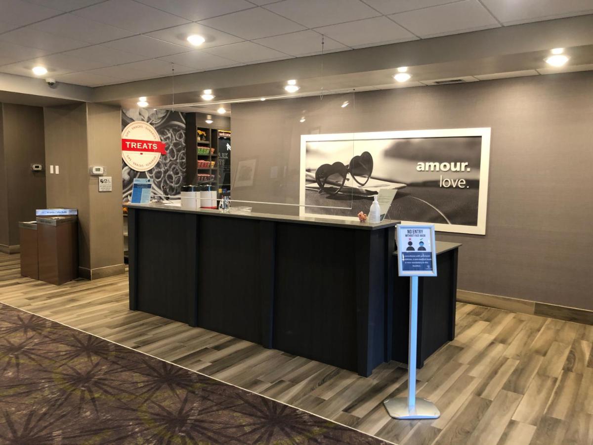 The Landing Hotel & Conference Centre St. Paul Екстериор снимка