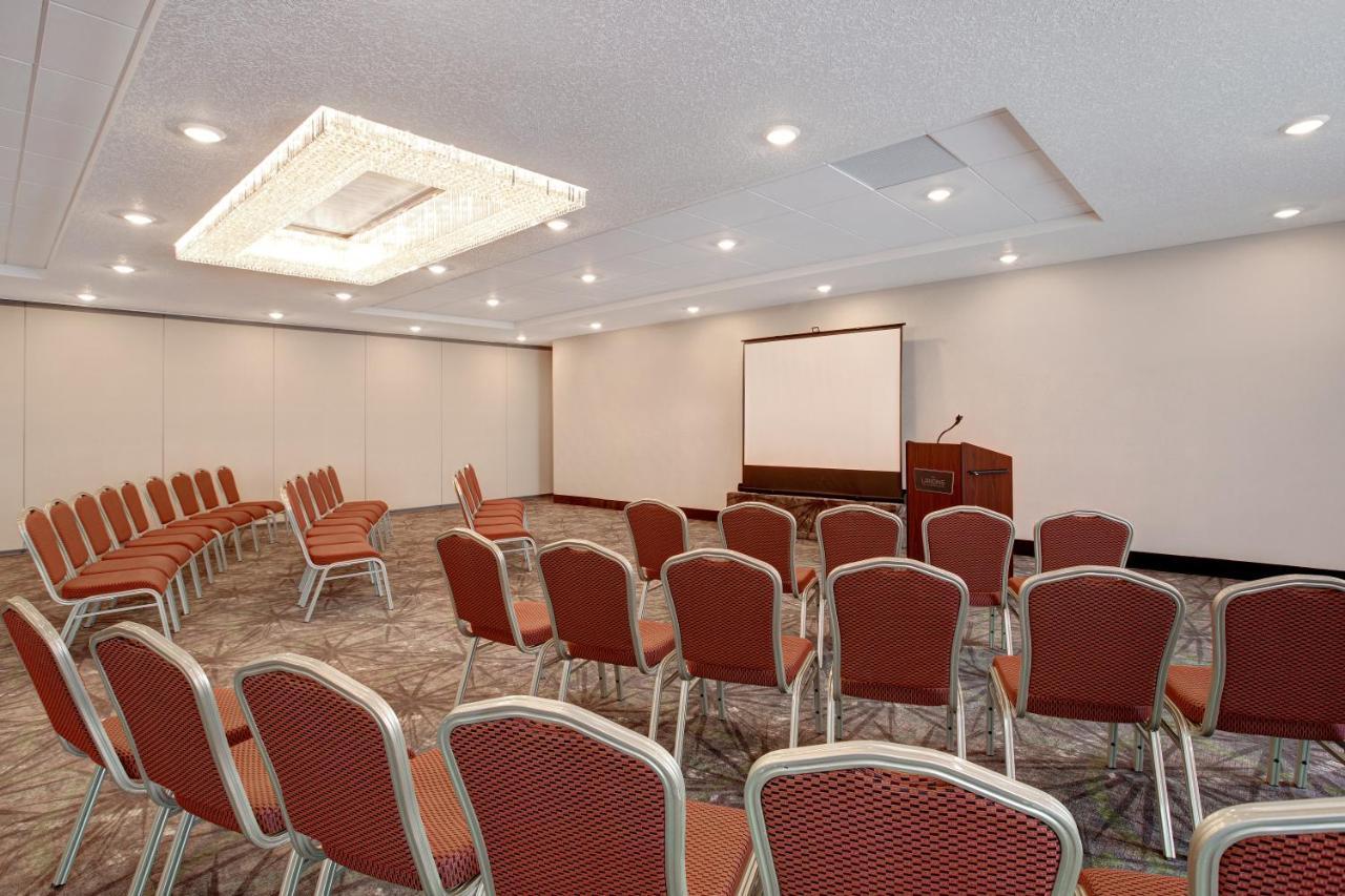 The Landing Hotel & Conference Centre St. Paul Екстериор снимка