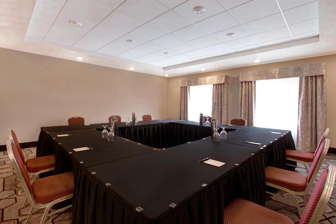 The Landing Hotel & Conference Centre St. Paul Екстериор снимка
