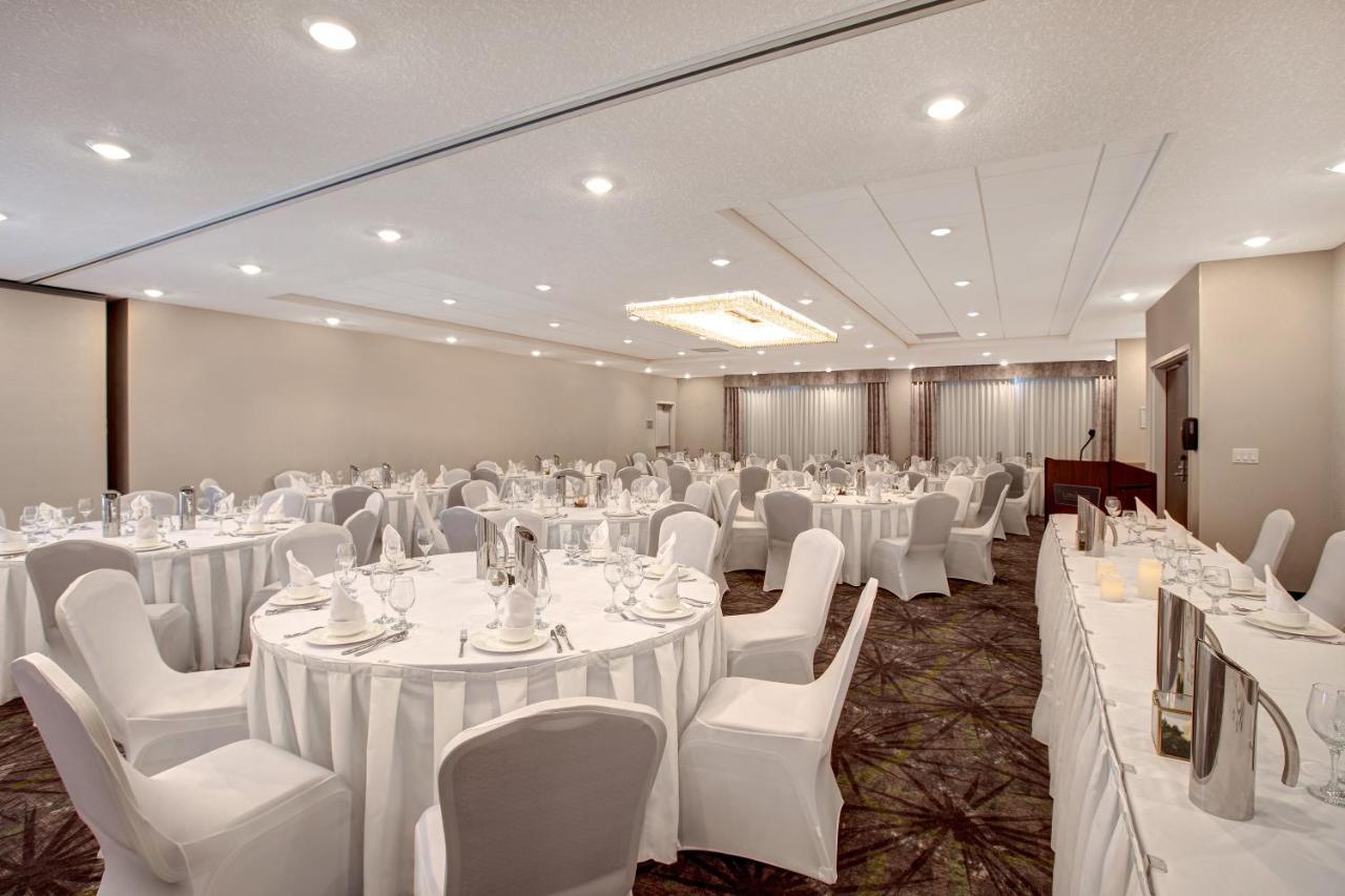 The Landing Hotel & Conference Centre St. Paul Екстериор снимка