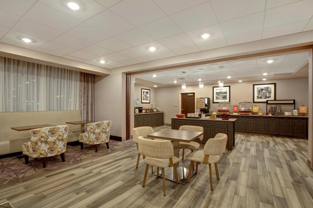 The Landing Hotel & Conference Centre St. Paul Екстериор снимка