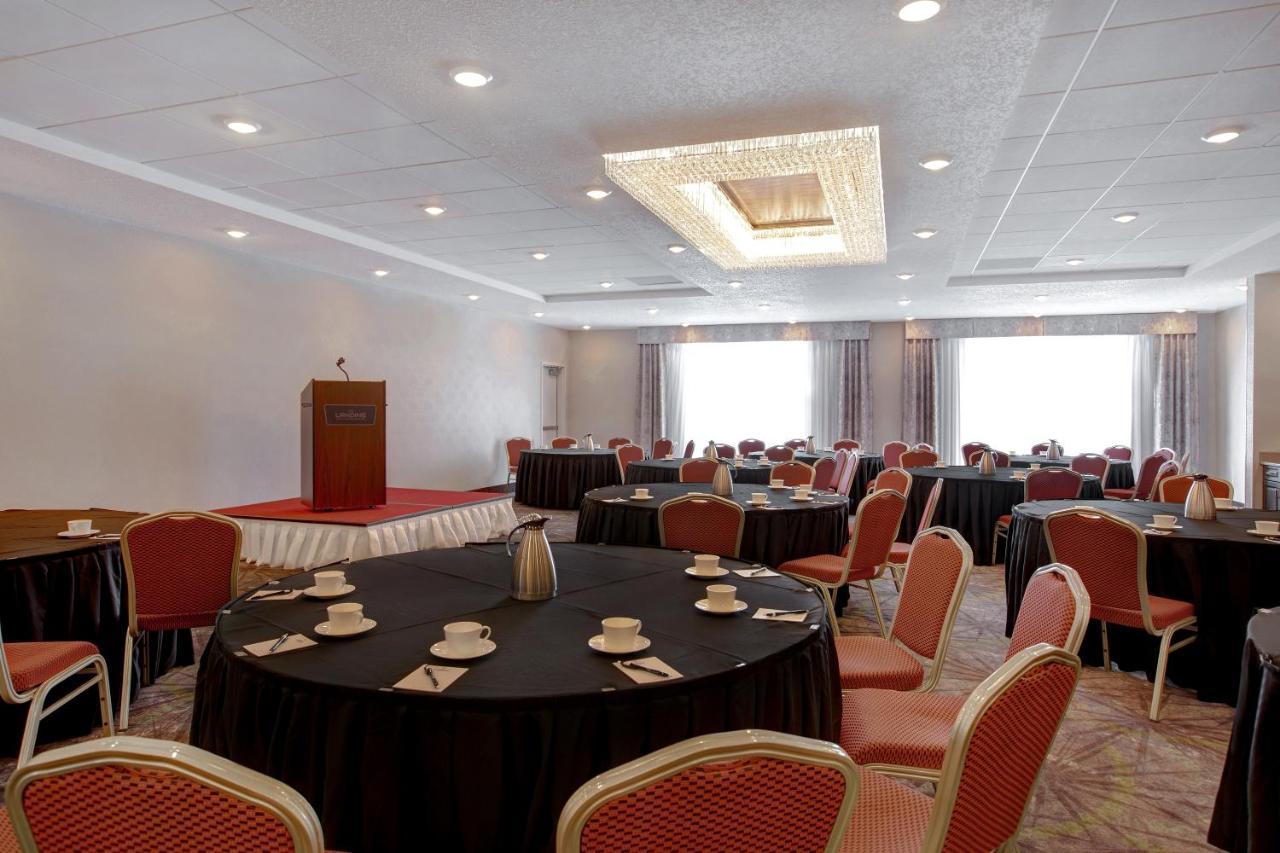 The Landing Hotel & Conference Centre St. Paul Екстериор снимка