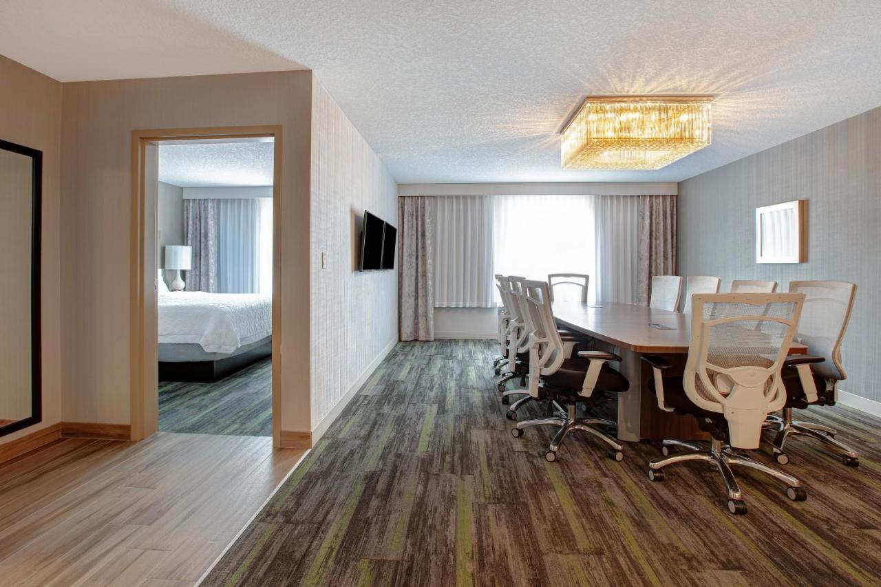 The Landing Hotel & Conference Centre St. Paul Екстериор снимка