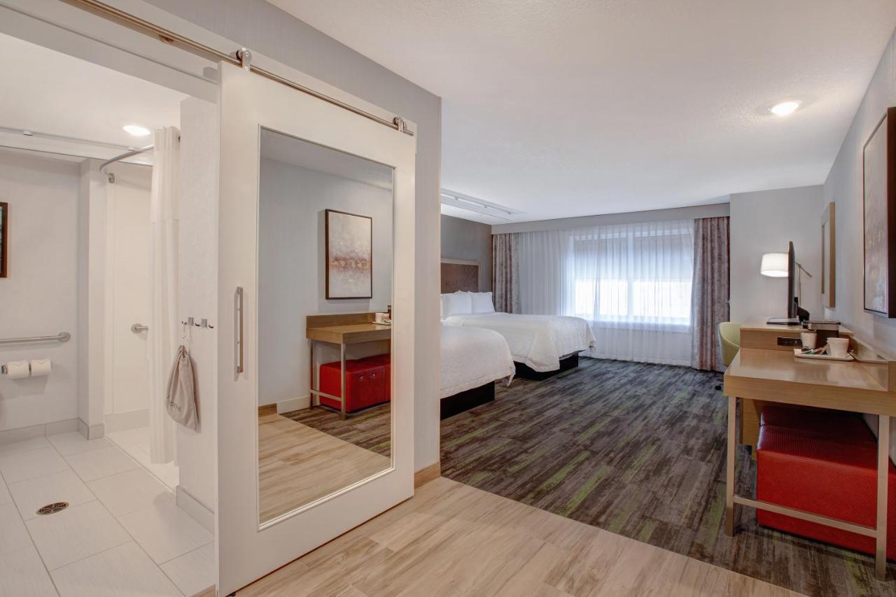 The Landing Hotel & Conference Centre St. Paul Екстериор снимка