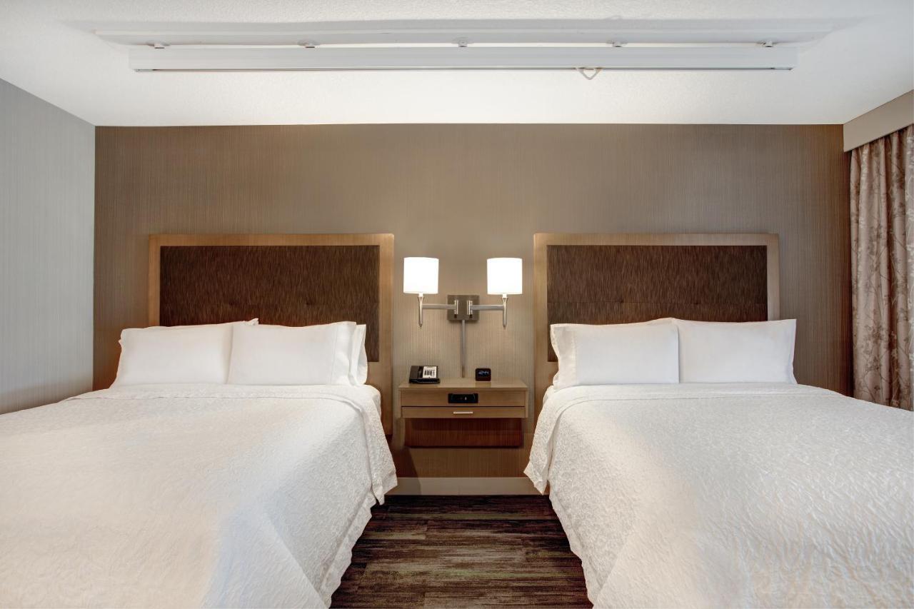 The Landing Hotel & Conference Centre St. Paul Екстериор снимка