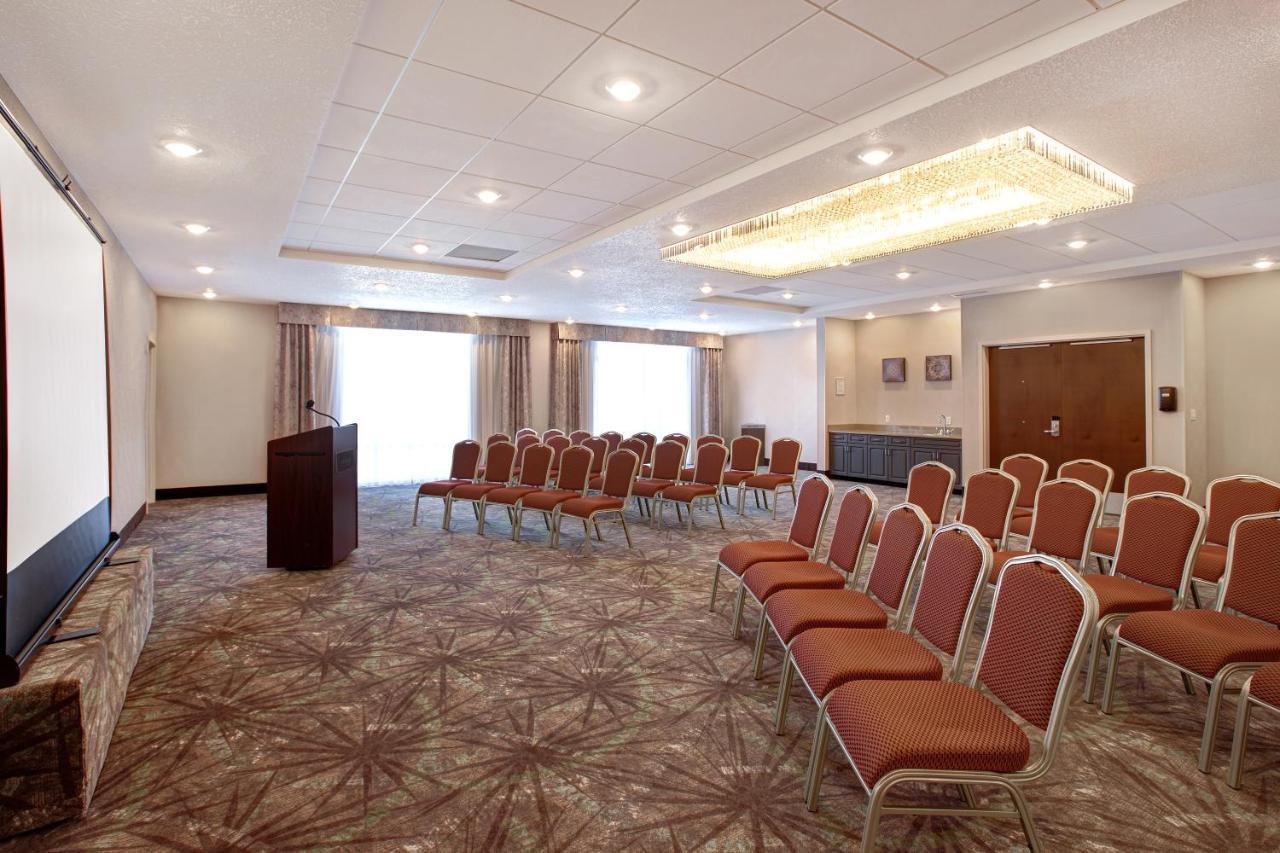 The Landing Hotel & Conference Centre St. Paul Екстериор снимка