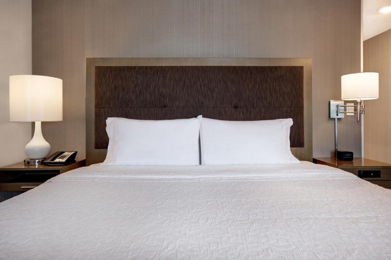 The Landing Hotel & Conference Centre St. Paul Екстериор снимка