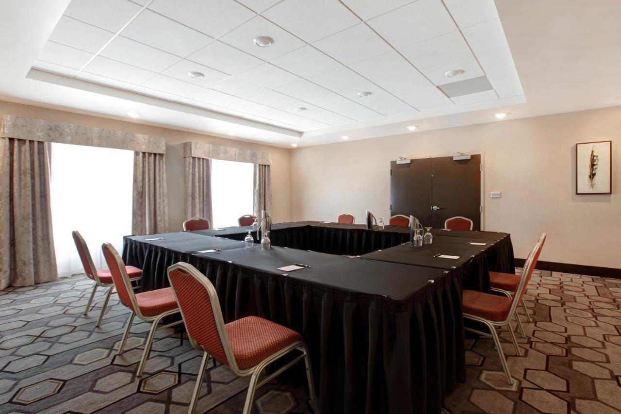 The Landing Hotel & Conference Centre St. Paul Екстериор снимка