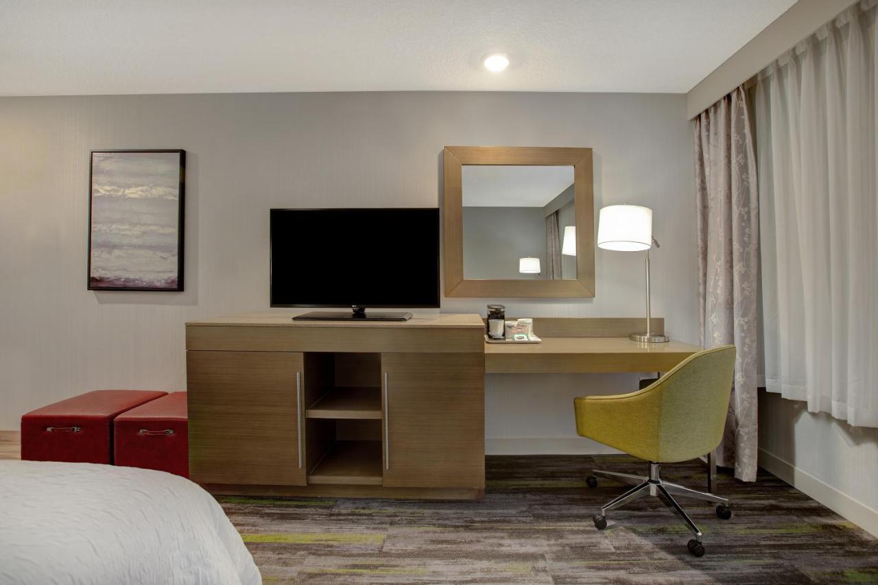 The Landing Hotel & Conference Centre St. Paul Екстериор снимка
