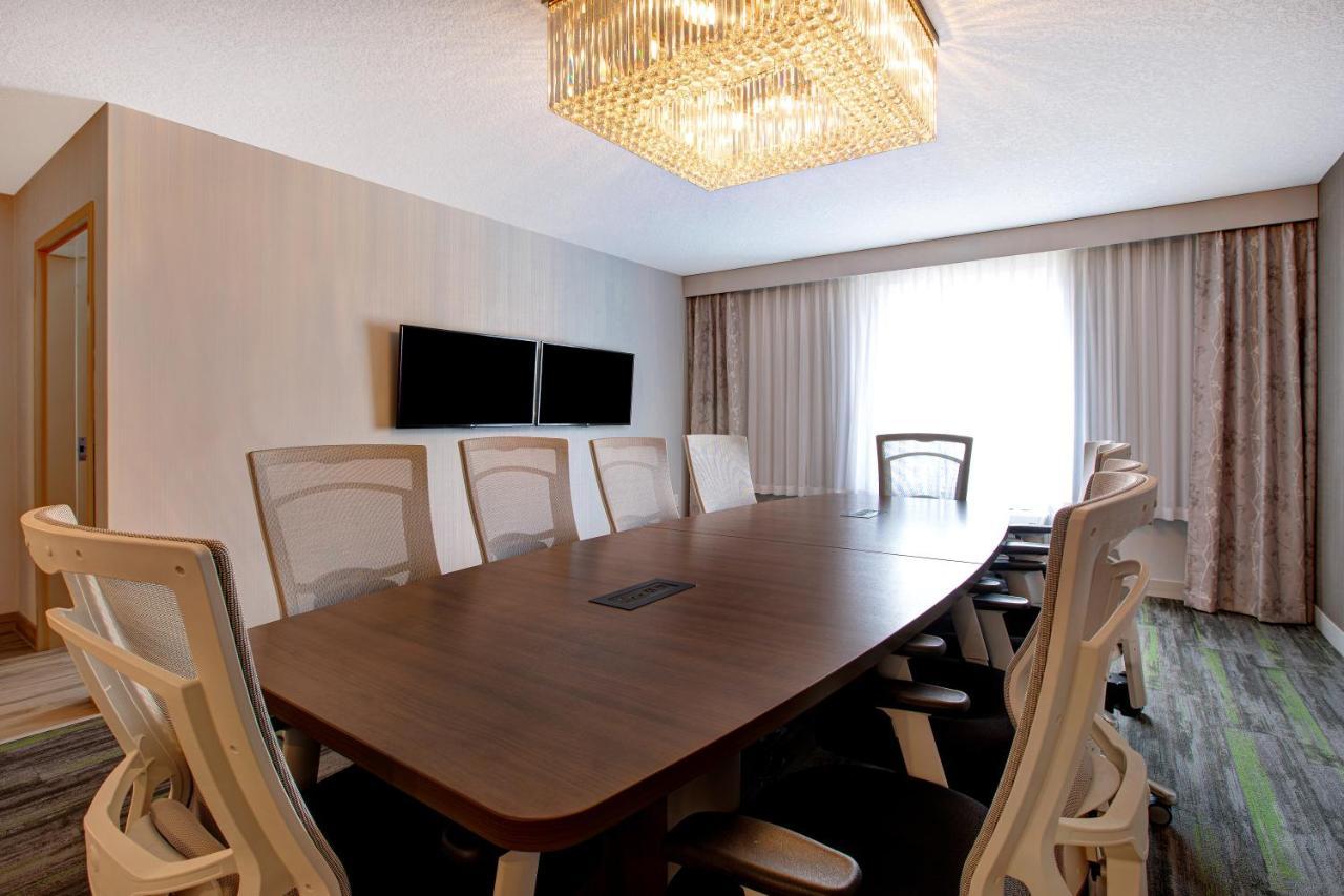 The Landing Hotel & Conference Centre St. Paul Екстериор снимка