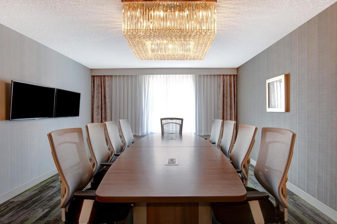 The Landing Hotel & Conference Centre St. Paul Екстериор снимка