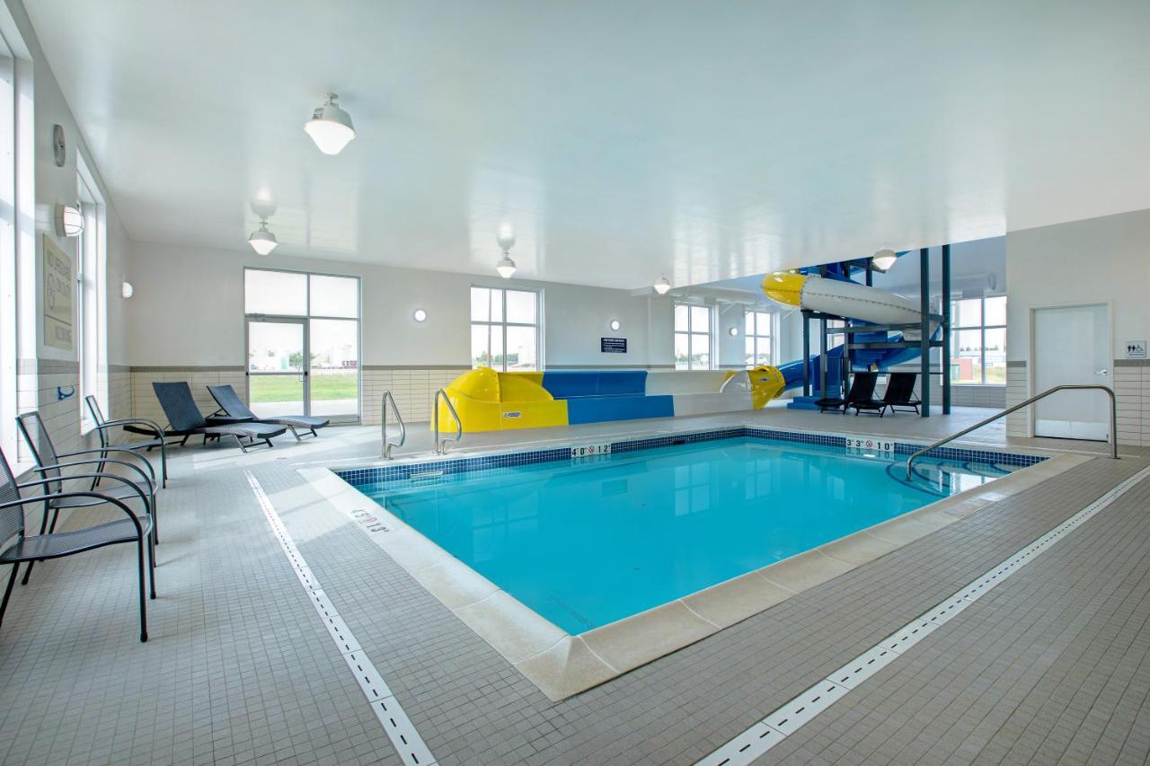 The Landing Hotel & Conference Centre St. Paul Екстериор снимка