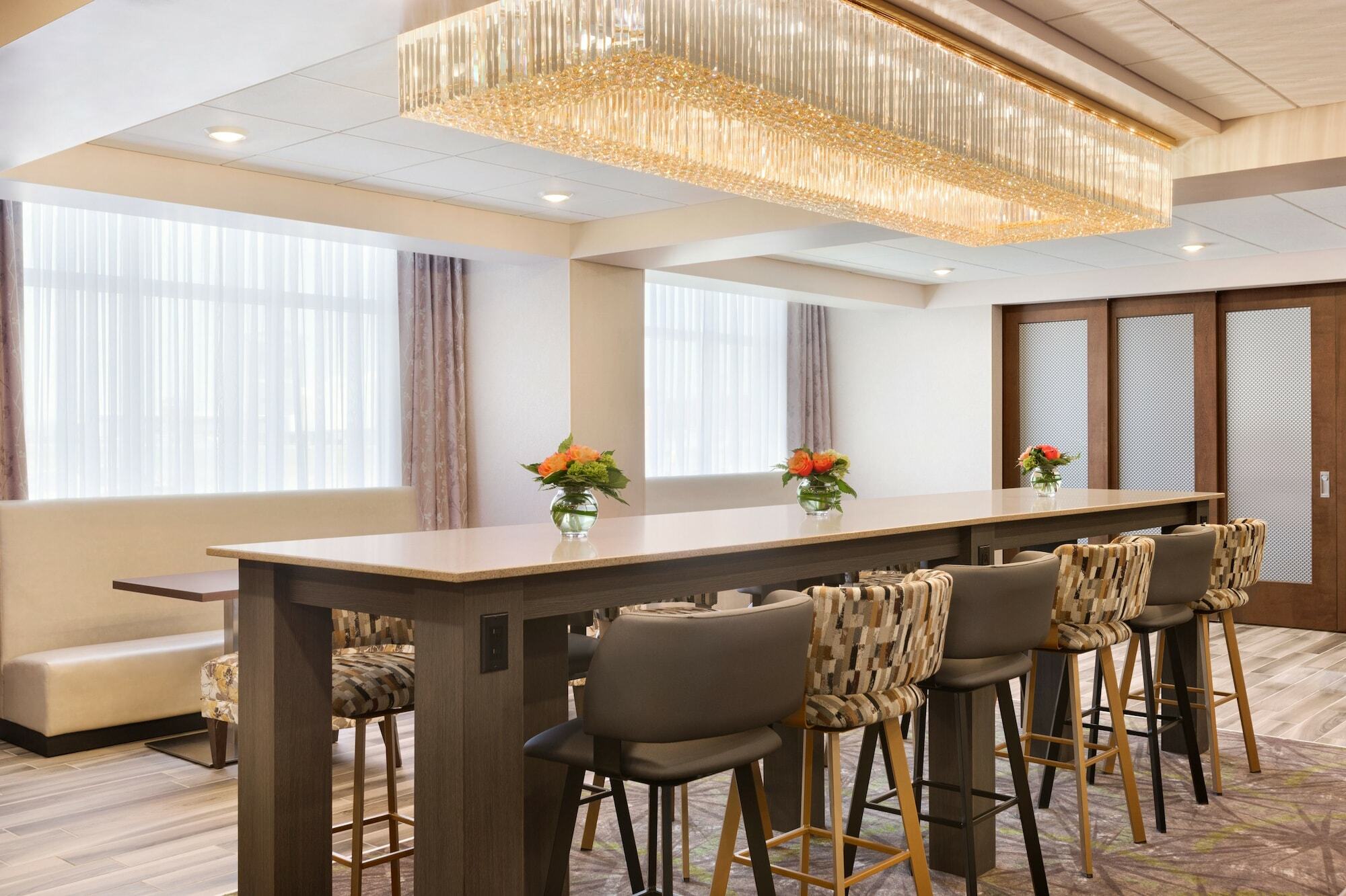The Landing Hotel & Conference Centre St. Paul Екстериор снимка